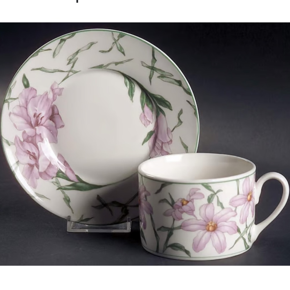 Rhapsody by RETRONEU Porcelain Floral Teacups & Saucer Set - Picture 9 of 10
